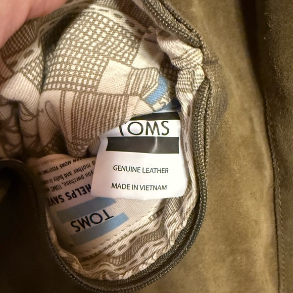 TOMS cosmopolitan soft suede Tote Bag in olive - Picture 3 of 5